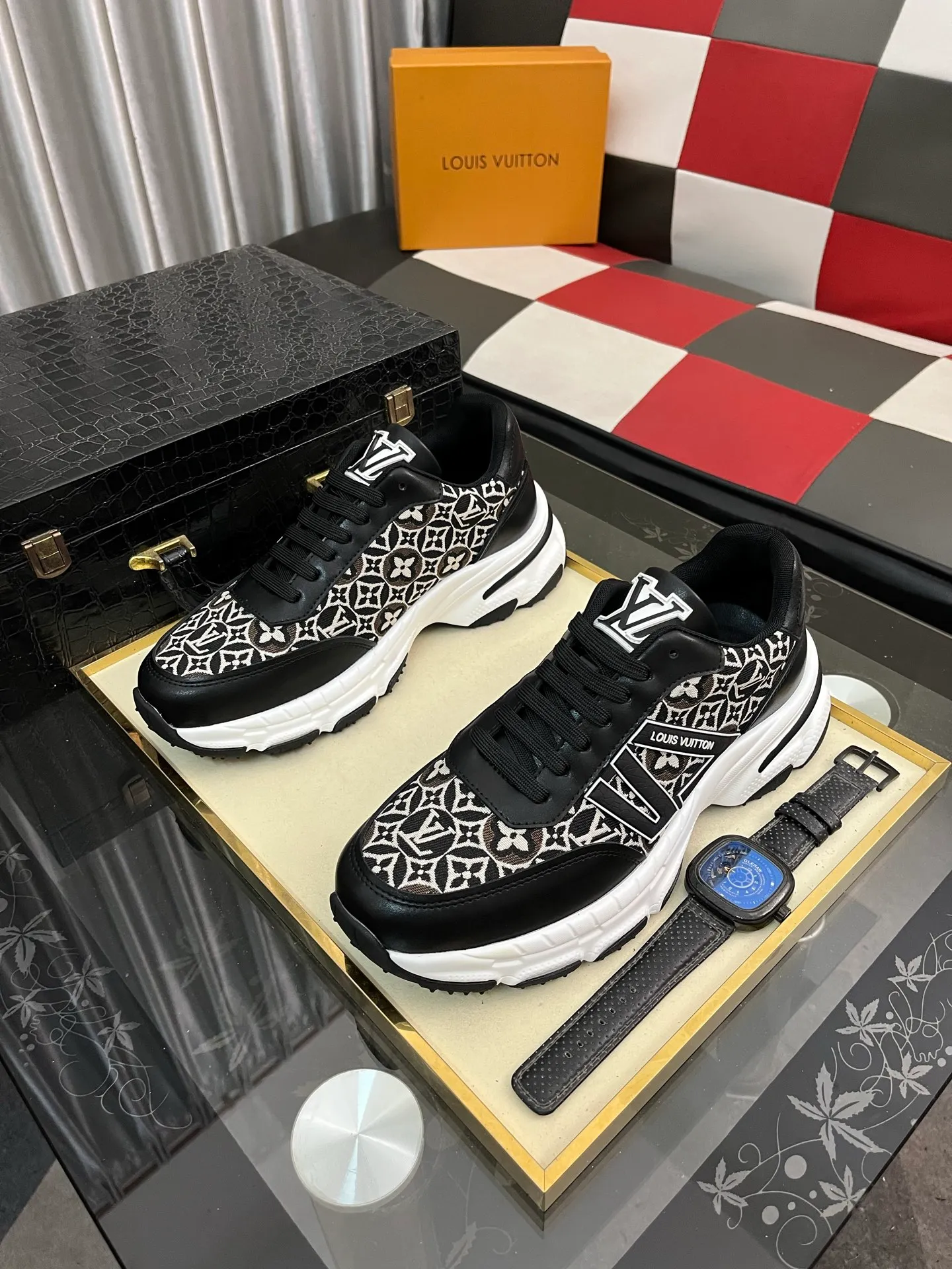 Men's shoes 💰458⌚️⌚️LV Louis Vuitton. The latest trendy casual shoes are popular in physical stores in sizes 38-44. New spring and summer comfortable imported custom original cowhide, unique jacquard fabric element design. With sheepskin lining, Lv original bottom, [sun][sun] high-end packaging and high quality💪Details determine the quality, you can enter and leave the counter at will, welcome to compare🇮🇹3️⃣colors available
